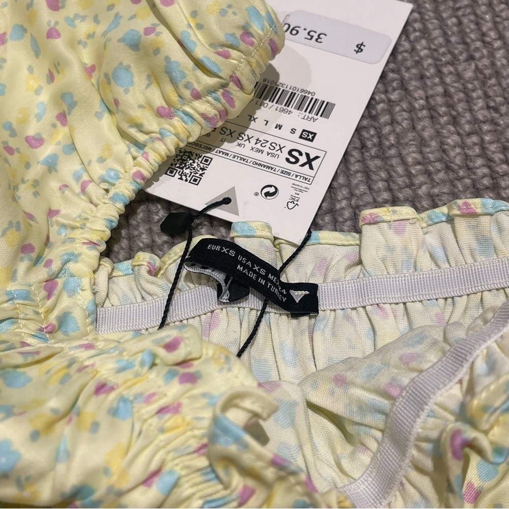 Zara Satin Effect Printed Top in Pastel Yellow (XS) - Picture 5 of 9